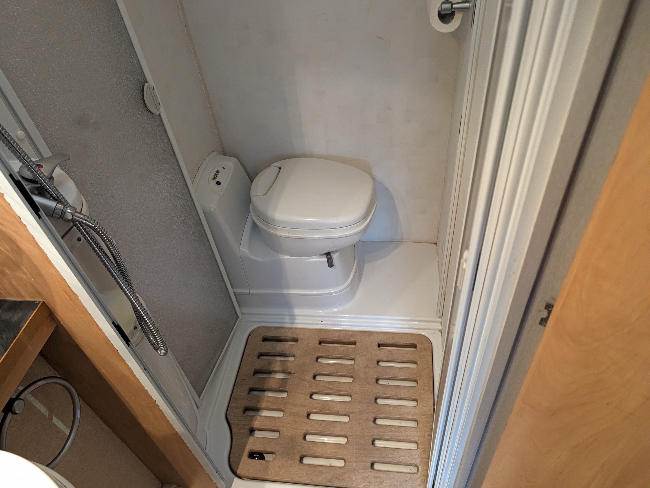 2007 Ace Airstream 680FB (Twin Lounge)