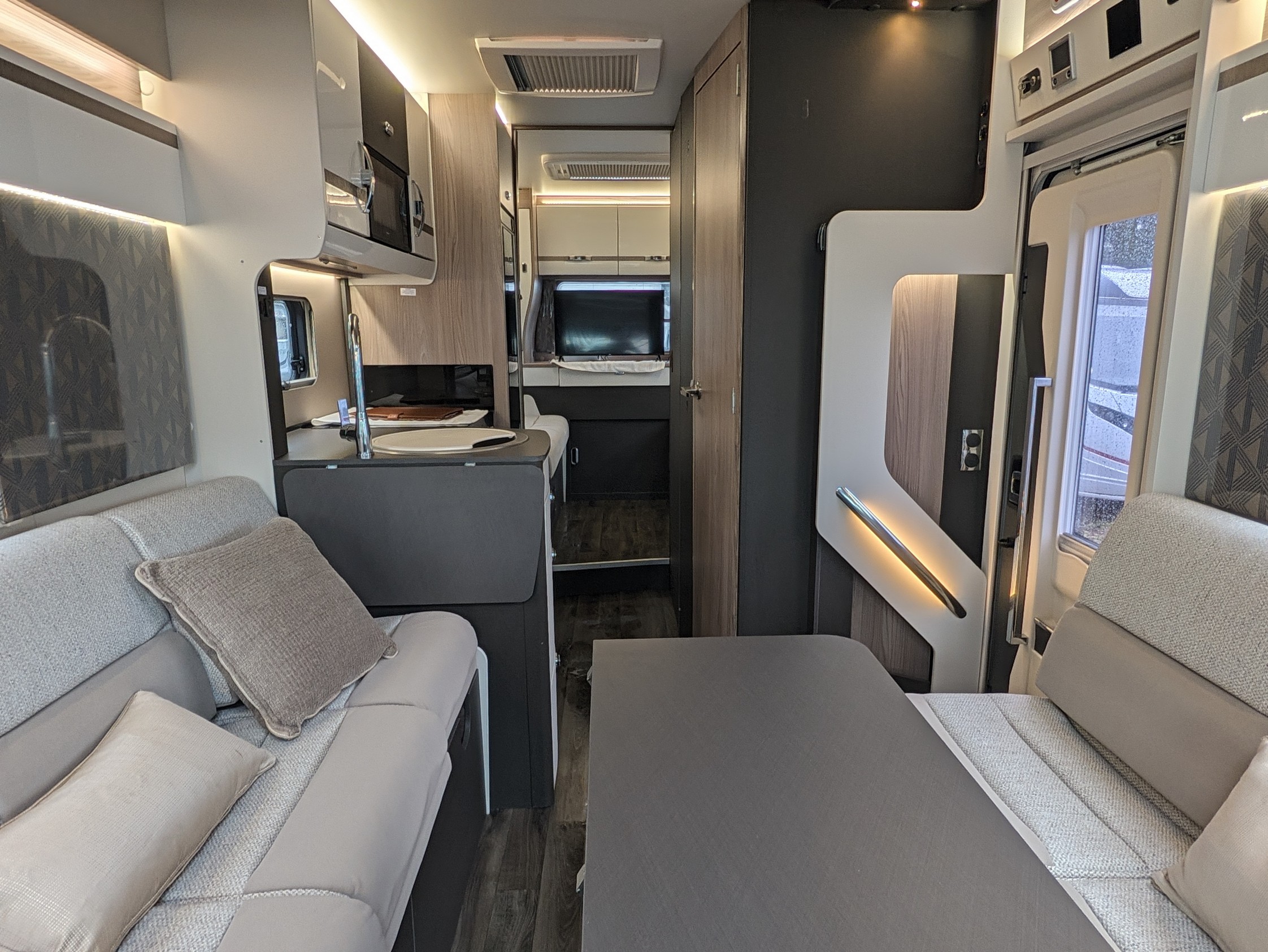 2024 Swift Escape 674