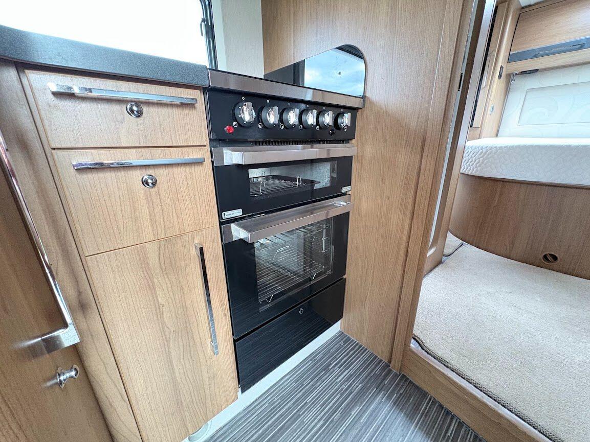 2013 Auto-Trail Frontier Comanche SA 2013 Automatic 4 berth fixed island bed Located in Shewsbury