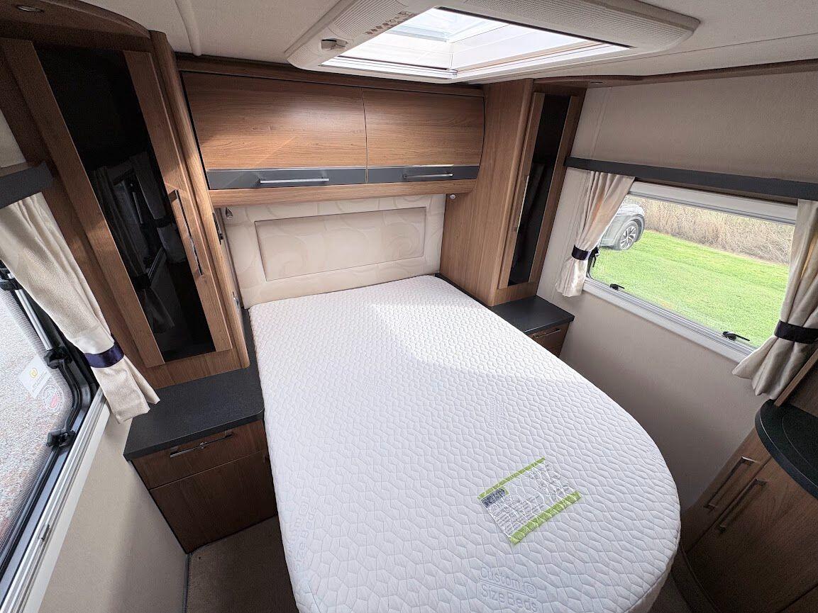 2013 Auto-Trail Frontier Comanche SA 2013 Automatic 4 berth fixed island bed Located in Shewsbury