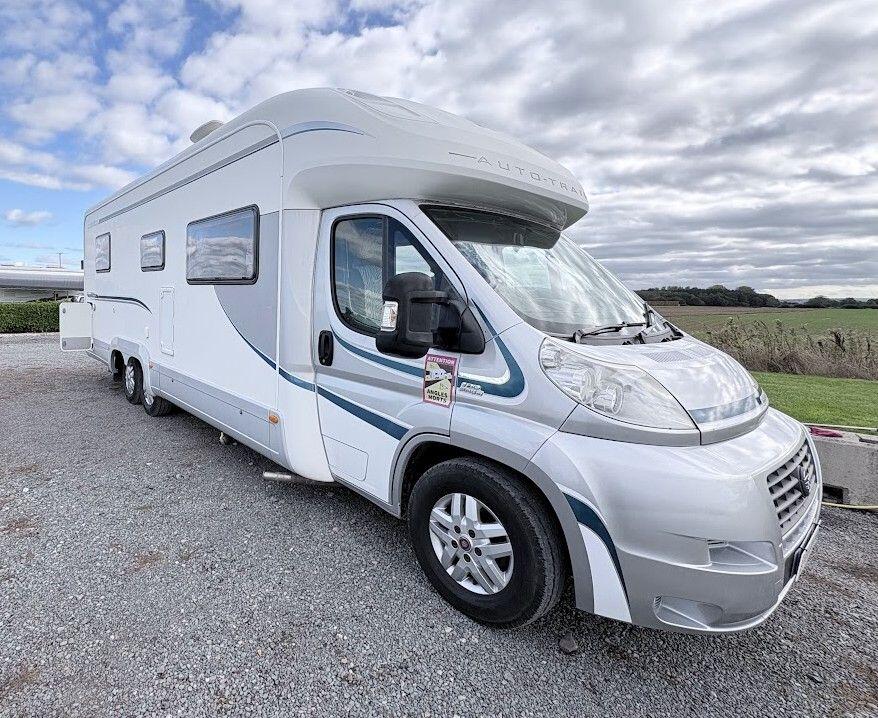 2013 Auto-Trail Frontier Comanche SA 2013 Automatic 4 berth fixed island bed Located in Shewsbury