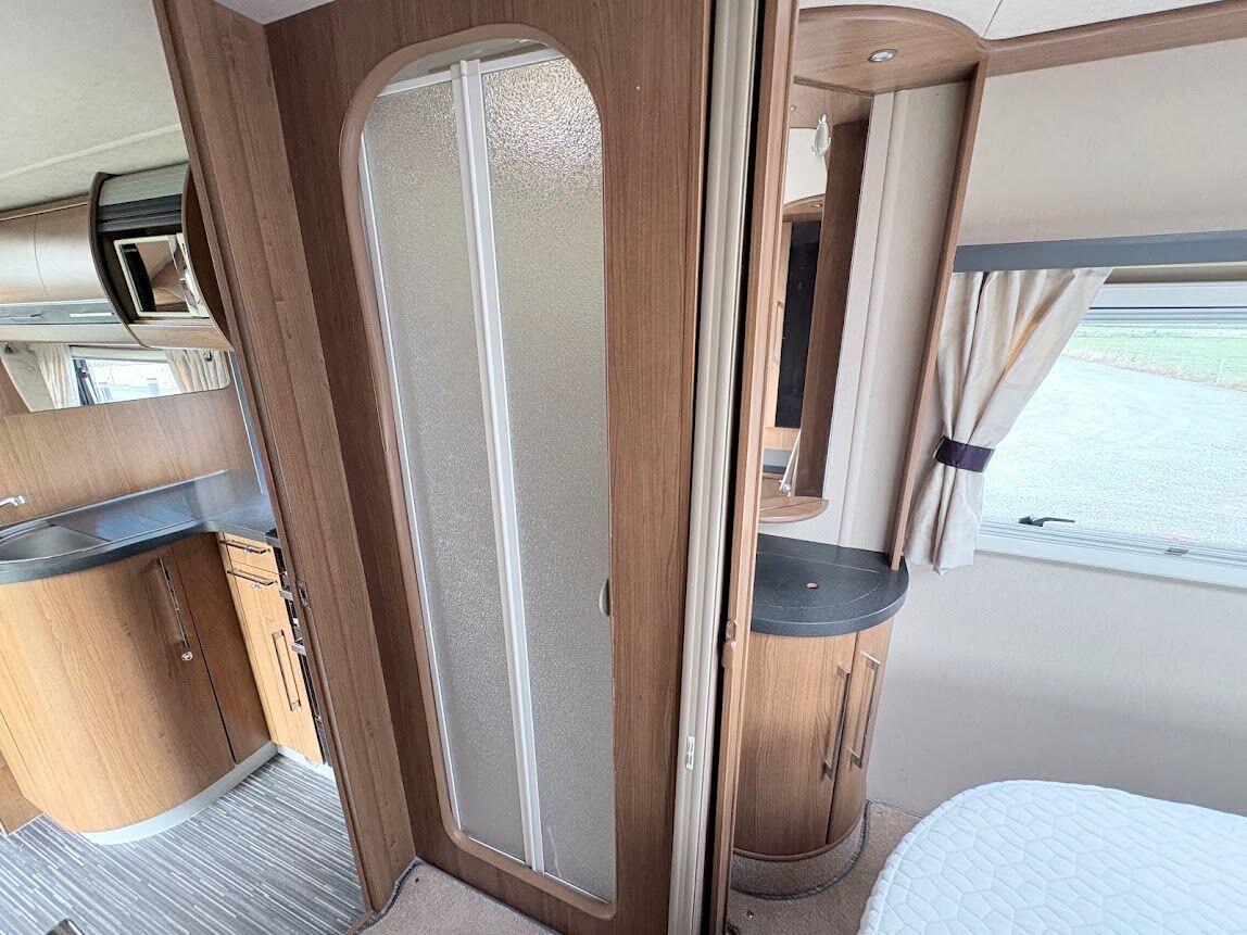 2013 Auto-Trail Frontier Comanche SA 2013 Automatic 4 berth fixed island bed Located in Shewsbury