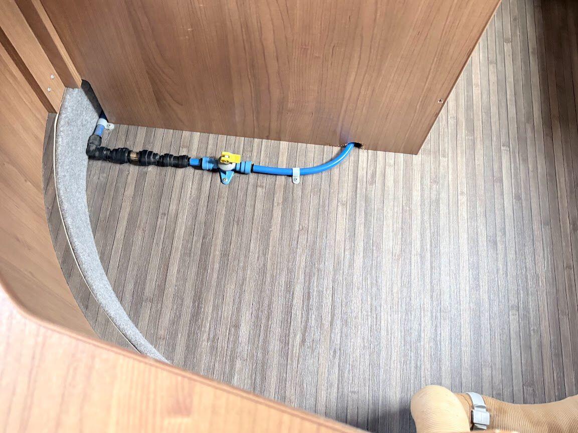 2013 Auto-Trail Frontier Comanche SA 2013 Automatic 4 berth fixed island bed Located in Shewsbury